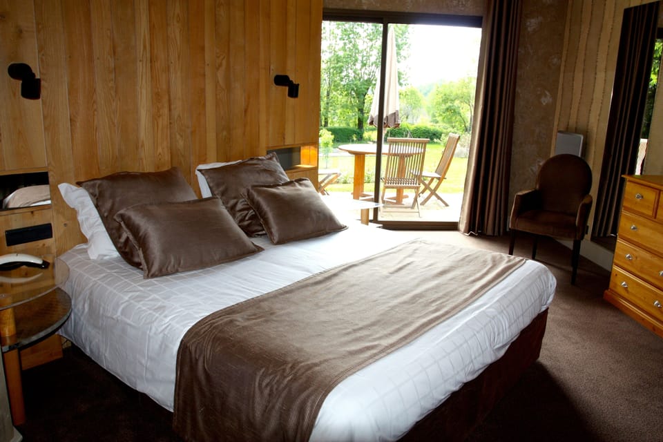 Double Room | In-room safe, desk, soundproofing, free WiFi