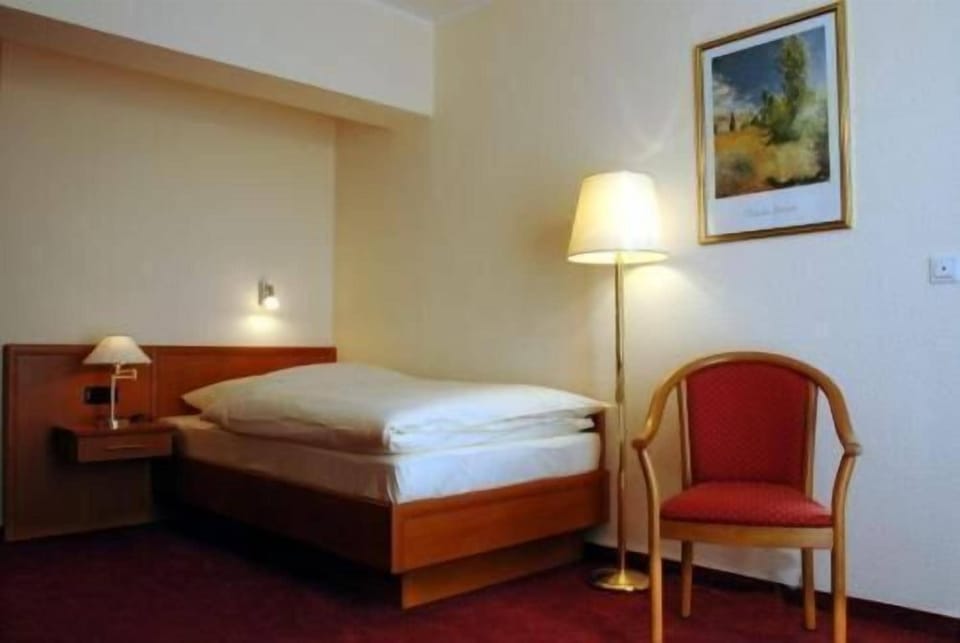 Minibar, desk, free WiFi, bed sheets