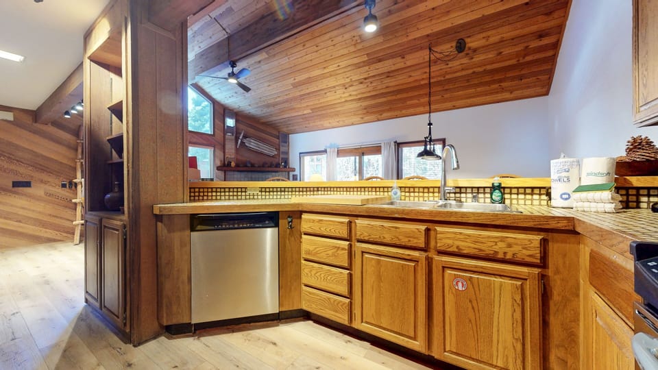 Townhome, 3 Bedrooms | Private kitchen | Fridge, microwave, oven, dishwasher