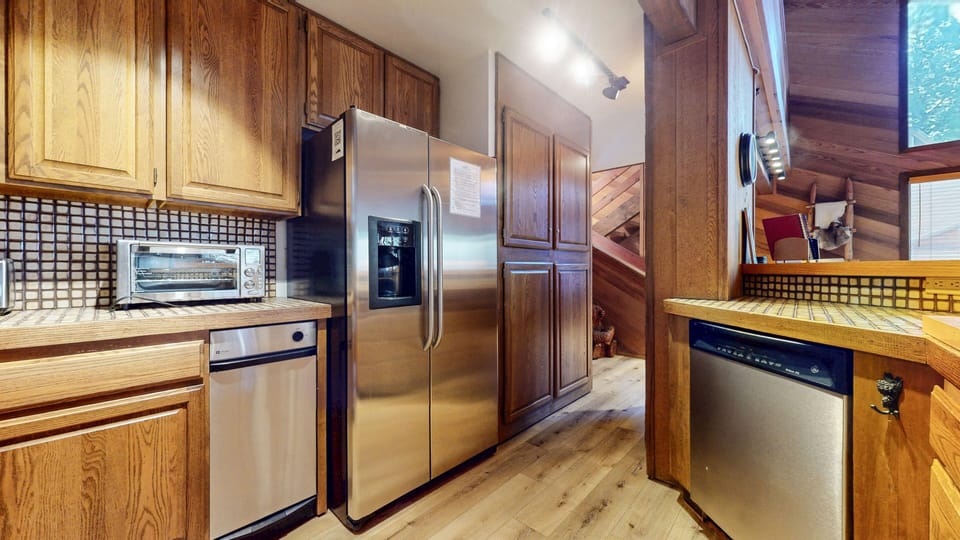 Townhome, 3 Bedrooms | Private kitchen | Fridge, microwave, oven, dishwasher