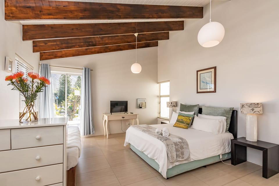 Family Room | Egyptian cotton sheets, premium bedding, down comforters