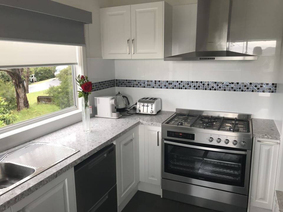 Fully fitted kitchen