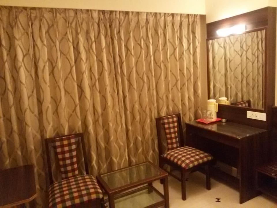 In-room safe, free WiFi, bed sheets