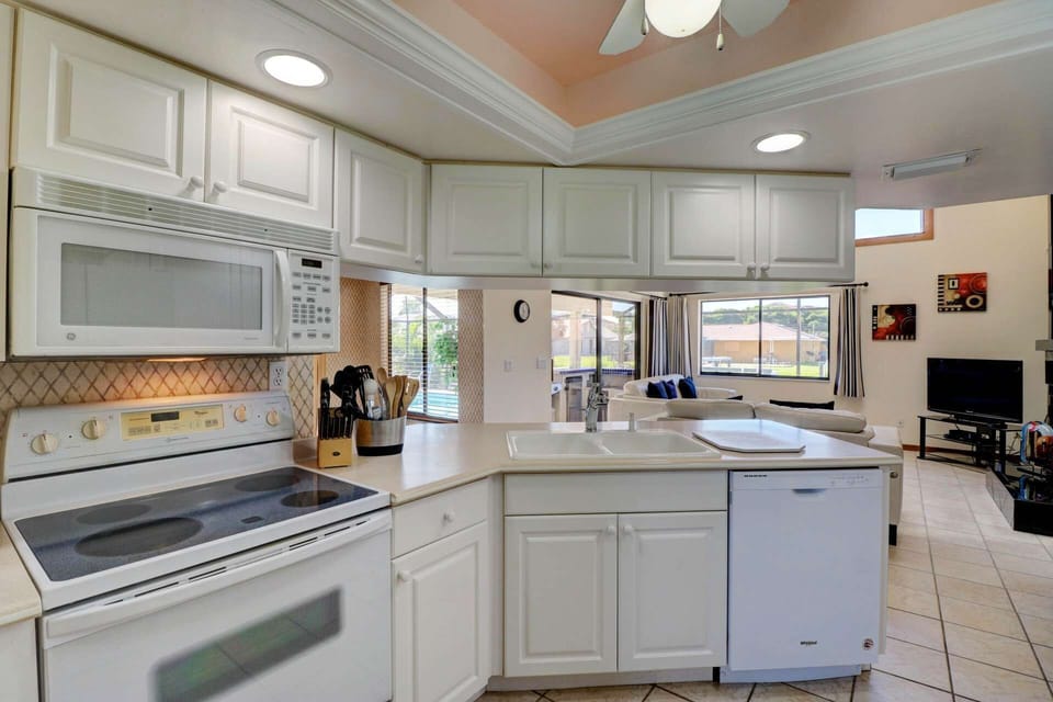 The centrally located kitchen has full size appliances, cookware, dinner ware & service ware, to make meal prep and serving simple.