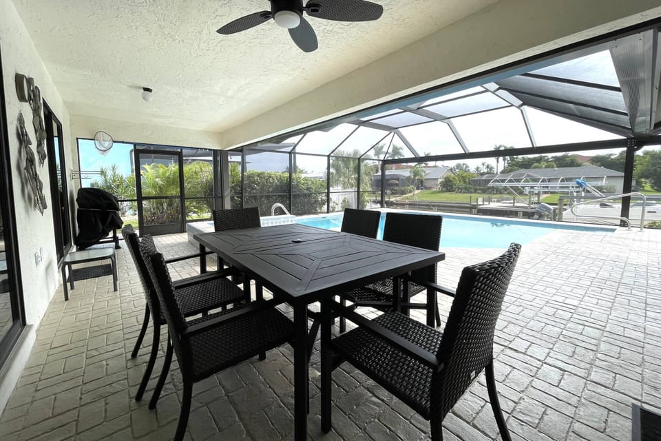 Enjoy dining poolside for 6 on the shaded, covered portion of the lanai.