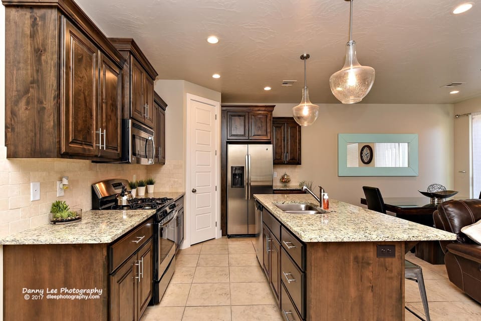 House, Multiple Beds, Mountain View (Western Sky) | Private kitchen | Fridge, microwave, oven, stovetop