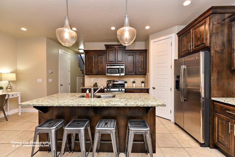 House, Multiple Beds, Mountain View (Western Sky) | Private kitchen | Fridge, microwave, oven, stovetop