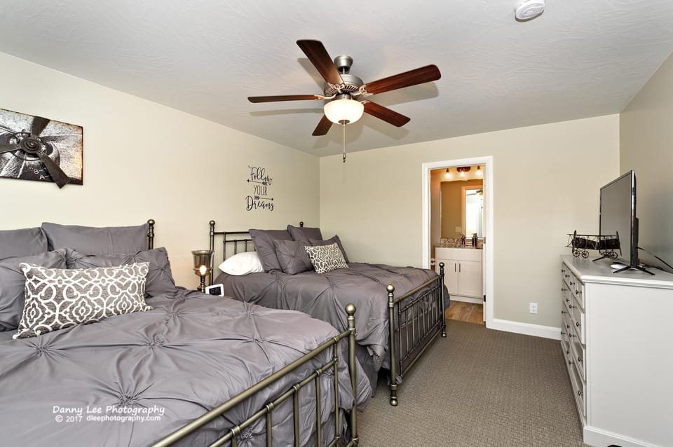 House, Multiple Beds, Mountain View (Southern Comfort) | 4 bedrooms, free WiFi, bed sheets