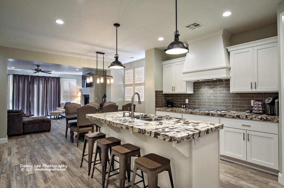 House, Multiple Beds, Mountain View (Southern Comfort) | Private kitchen | Fridge, microwave, oven, stovetop