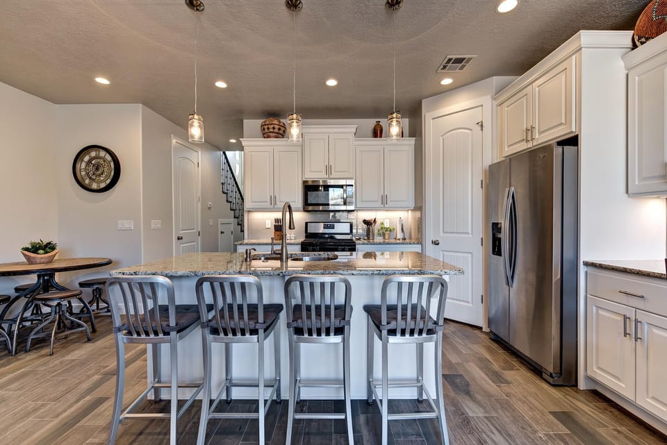 House, Multiple Beds, Mountain View (Base Camp) | Private kitchen | Fridge, microwave, oven, stovetop