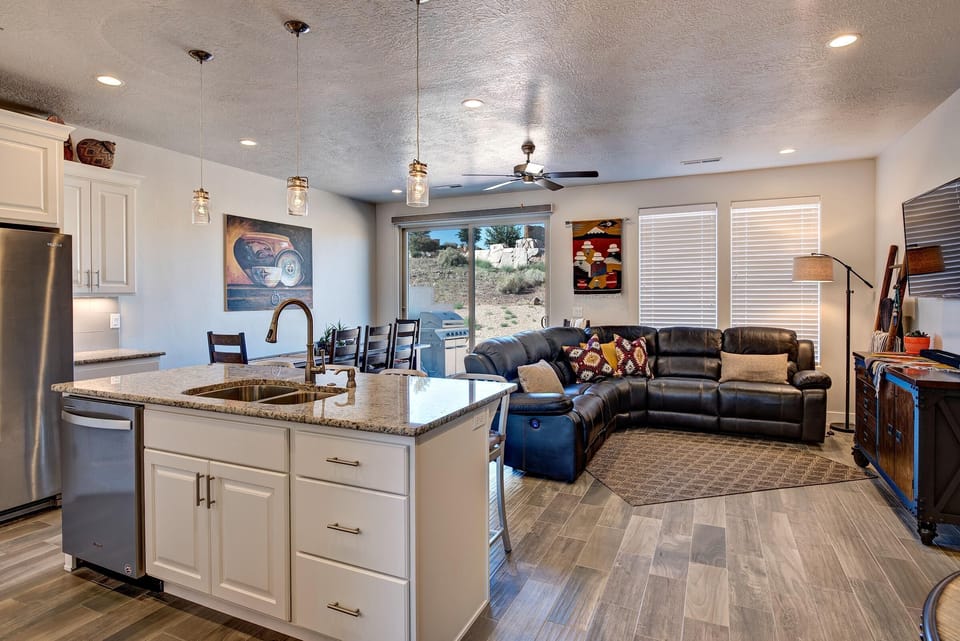 House, Multiple Beds, Mountain View (Base Camp) | Private kitchen | Fridge, microwave, oven, stovetop