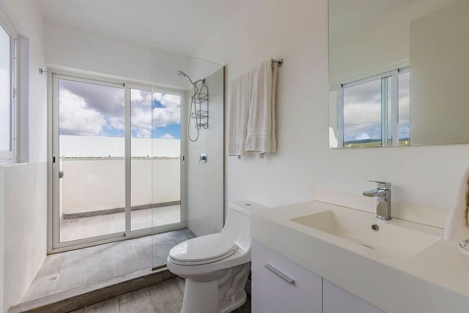 Second master bathroom