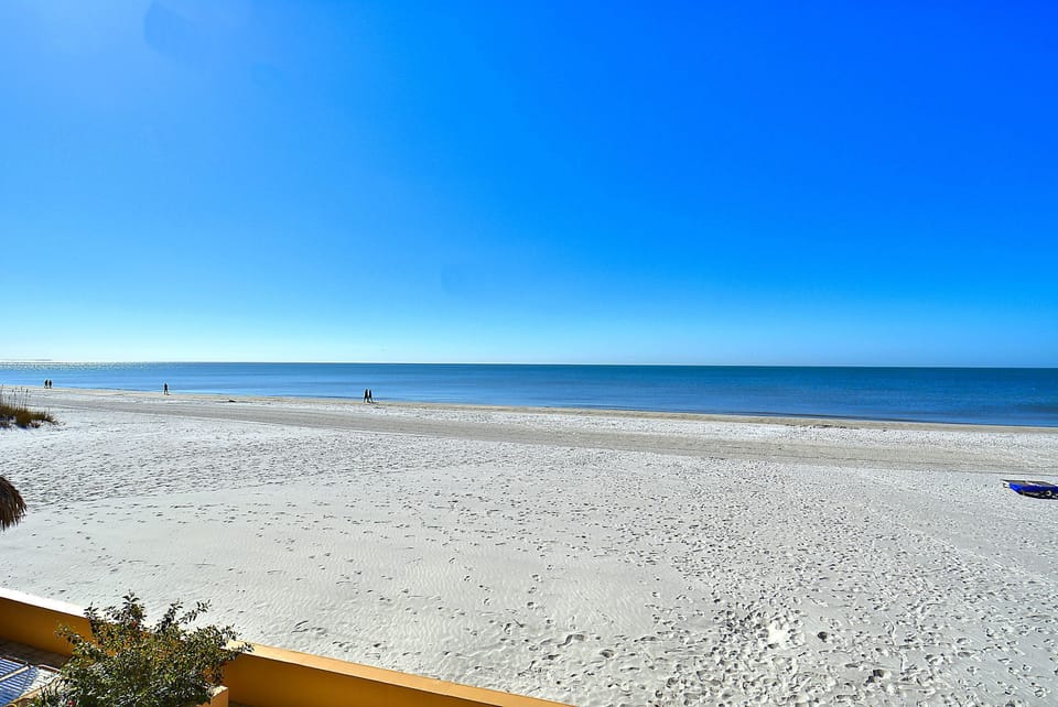 Villa Madeira - Directly on the Beach