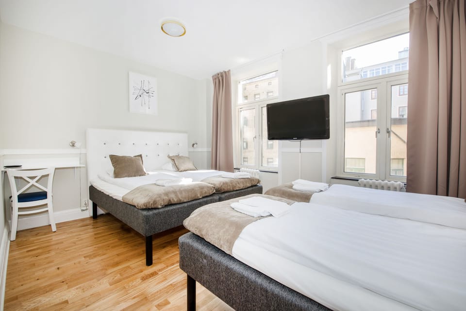 Family Room | Desk, iron/ironing board, free WiFi, bed sheets