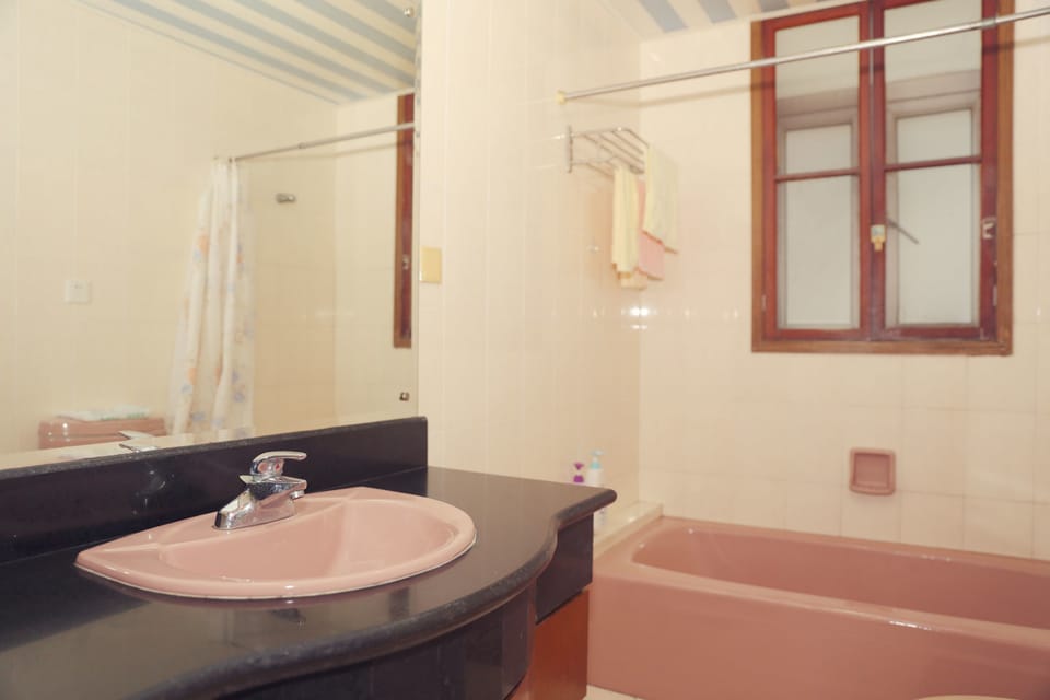 Shower, free toiletries, slippers, towels
