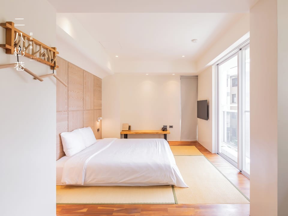 Deluxe Double Room, 1 Queen Bed, Non Smoking | Premium bedding, minibar, desk, free WiFi