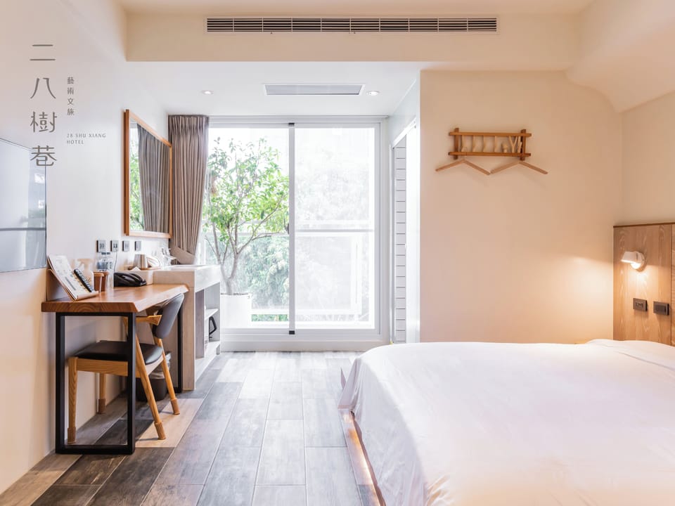Classic Double Room, Non Smoking | Premium bedding, minibar, desk, free WiFi