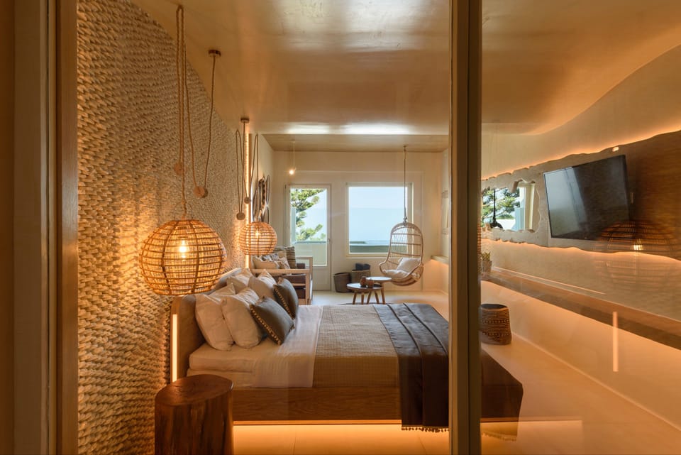 Luxury Suite, Hot Tub, Sea View | 1 bedroom, Egyptian cotton sheets, premium bedding, minibar