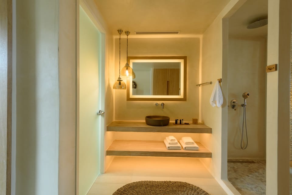 Luxury Suite, Hot Tub, Sea View | Bathroom | Shower, rainfall showerhead, free toiletries, hair dryer