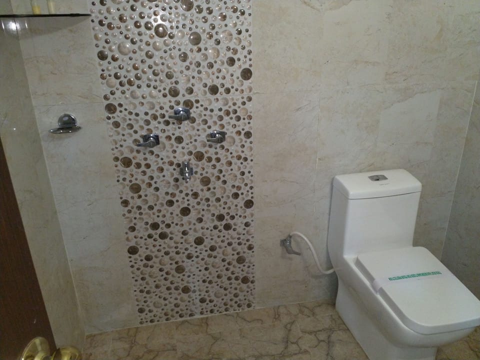 Deluxe Room, Hill View | Bathroom | Shower, free toiletries, towels