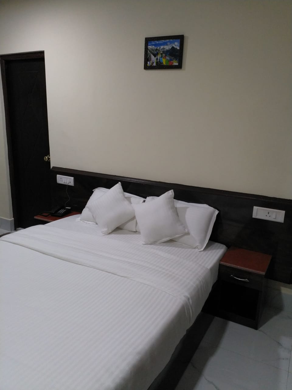 Deluxe Room, Hill View | Blackout drapes, soundproofing, iron/ironing board (on request)