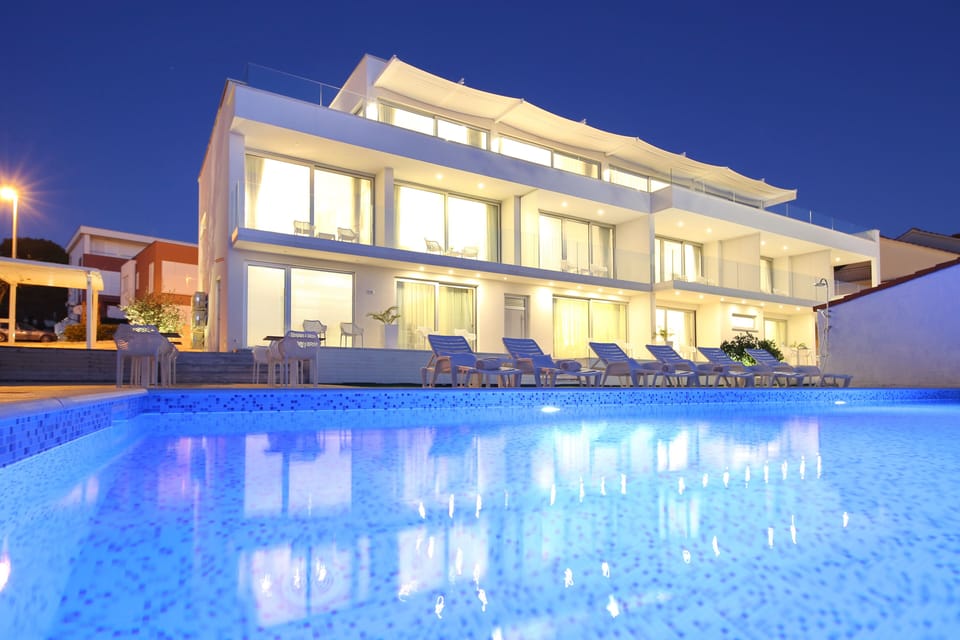 Economy Room | Premium bedding, Select Comfort beds, minibar, in-room safe