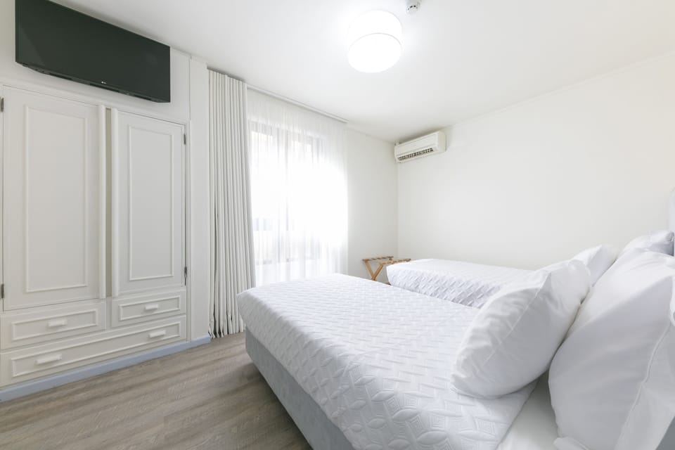 Twin Room | Free cribs/infant beds, free WiFi
