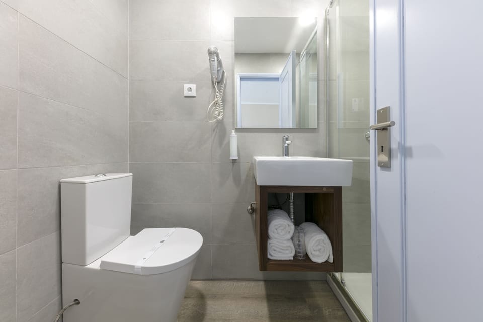 Triple Room | Bathroom | Towels
