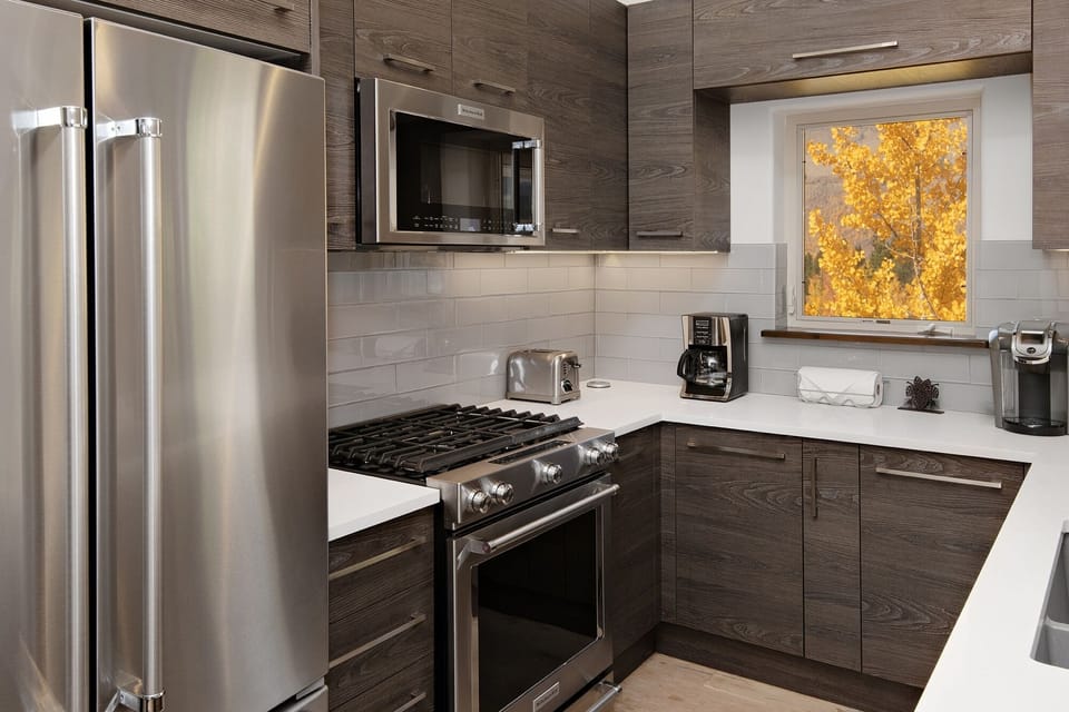 Condo, 3 Bedrooms | Private kitchen | Fridge, microwave, oven, dishwasher