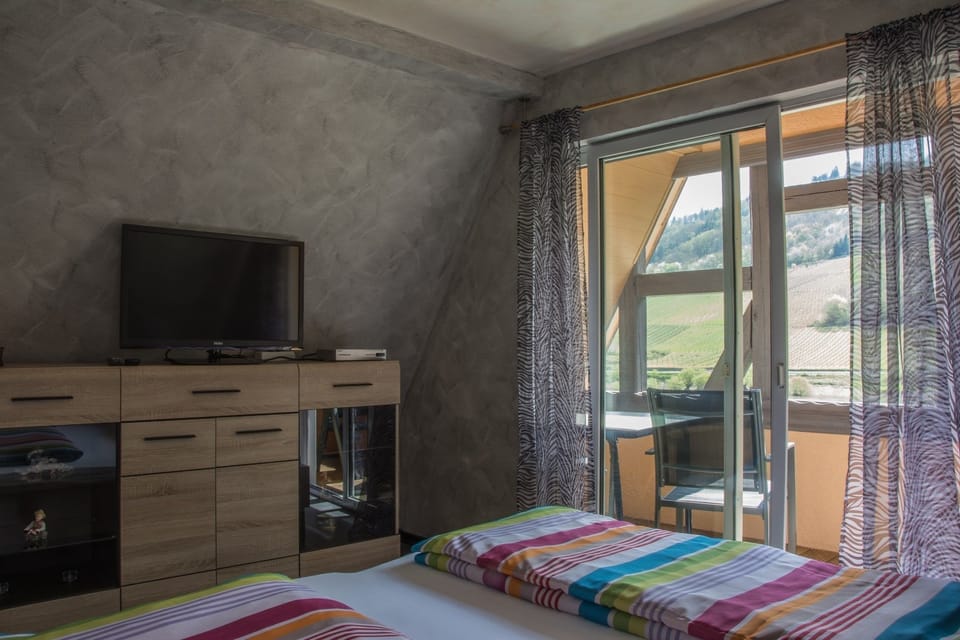 Family Suite | Minibar, free WiFi, bed sheets