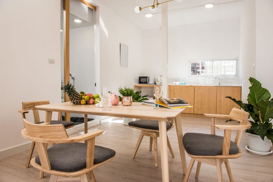3 Bedrooms Rooftop Penthouse | In-room dining