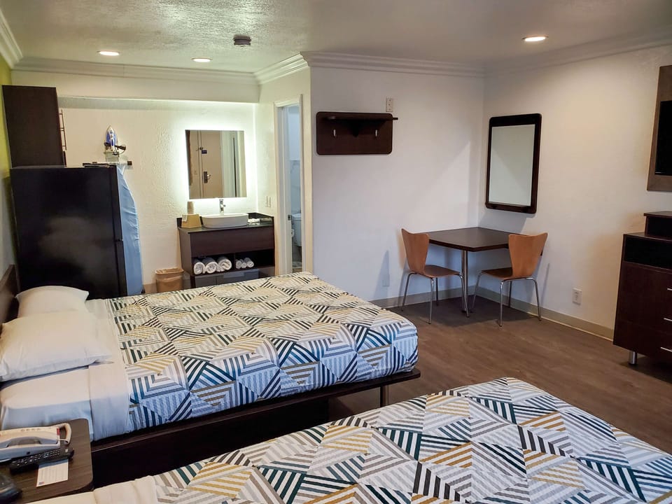 Iron/ironing board, free WiFi, bed sheets