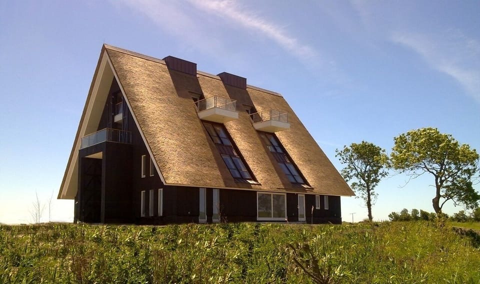 Newly built cottage with balconies at 9.5 metres high