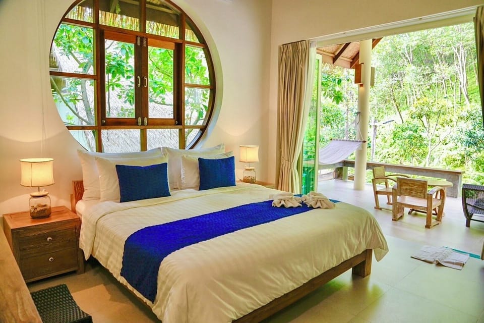 Garden villa | Minibar, in-room safe, individually decorated, laptop workspace