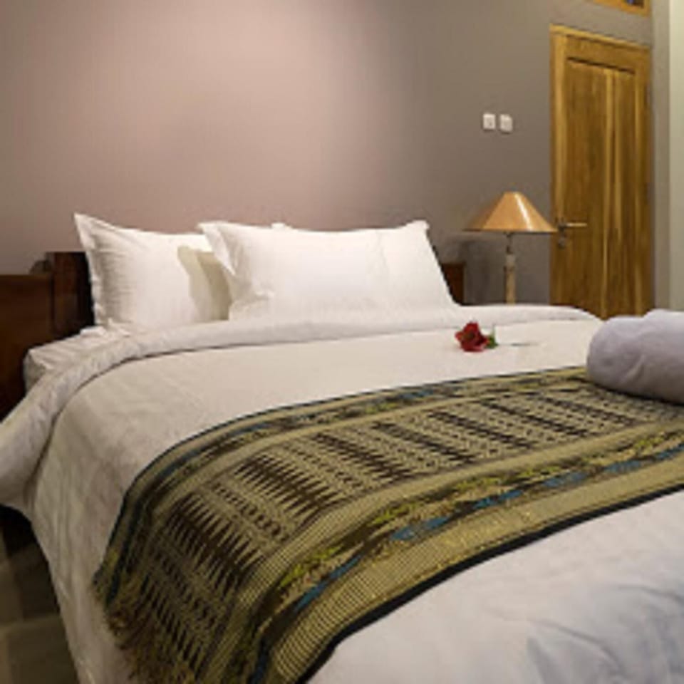 In-room safe, free WiFi, bed sheets