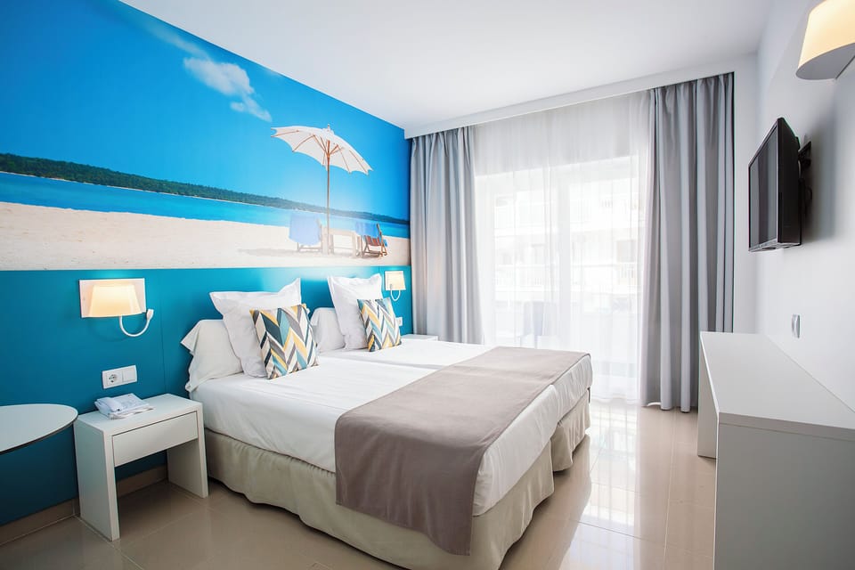 Standard Twin Room, Balcony | Desk, free WiFi, bed sheets