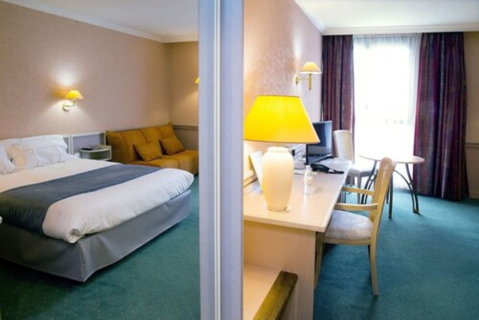 In-room safe, desk, soundproofing, iron/ironing board