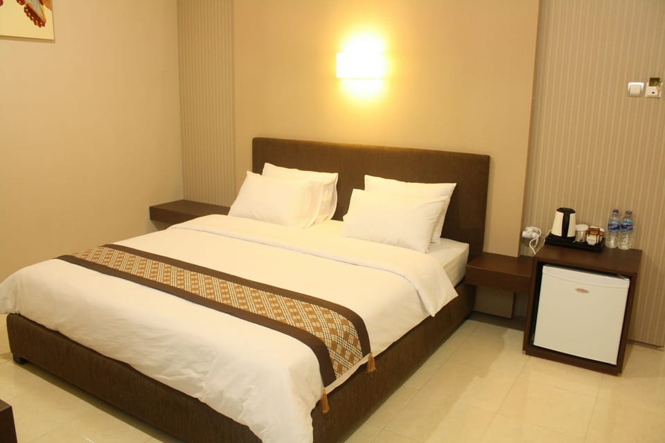 Superior Room, 1 King Bed | Desk, soundproofing, free WiFi, bed sheets