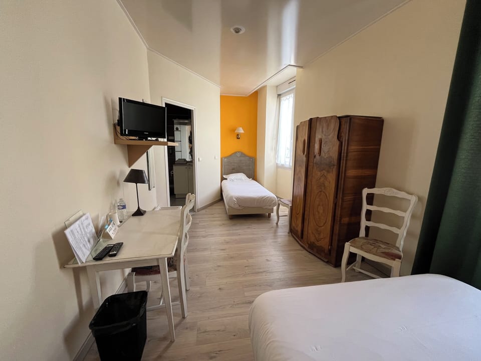 Triple Room | Desk, blackout drapes, soundproofing, cribs/infant beds