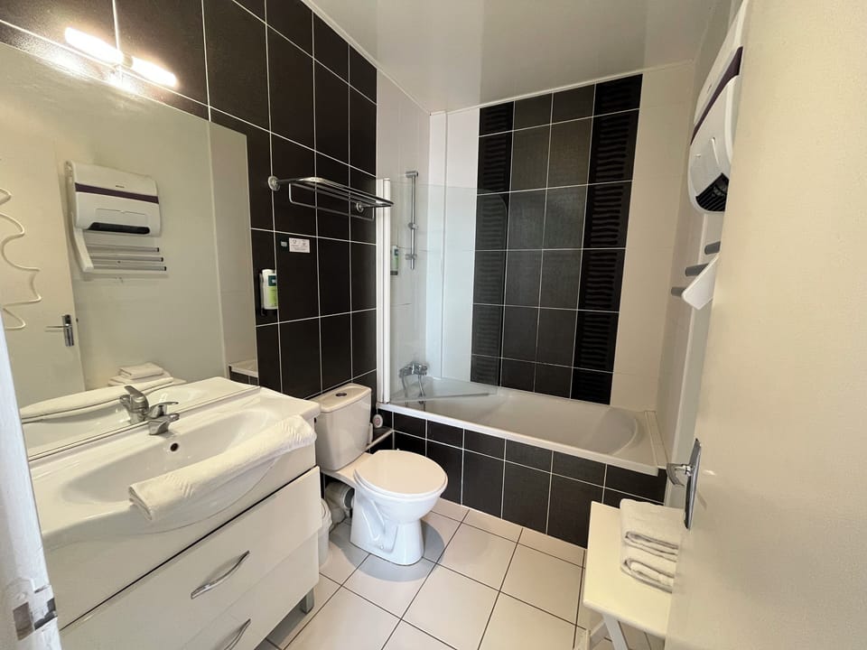 Double Room | Bathroom | Towels