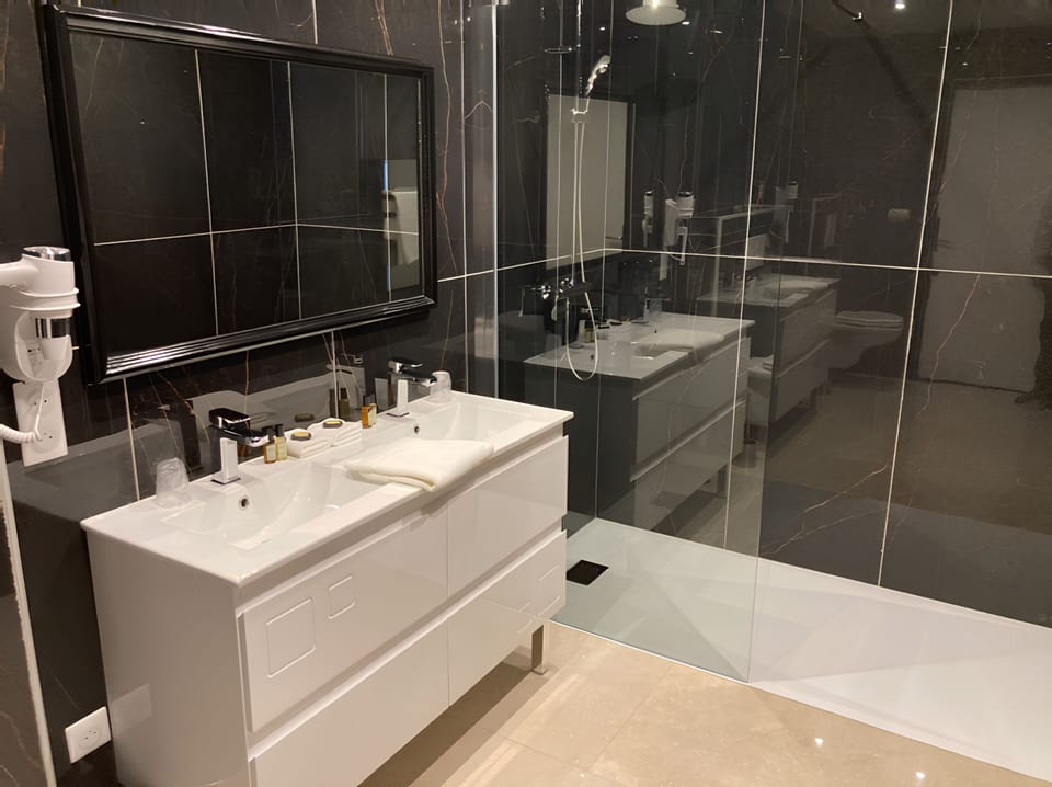 Comfort Double Room | Bathroom | Hair dryer, towels, soap, shampoo