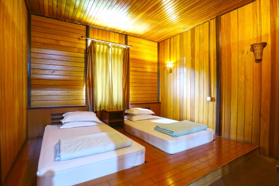 Premium bedding, desk, bed sheets