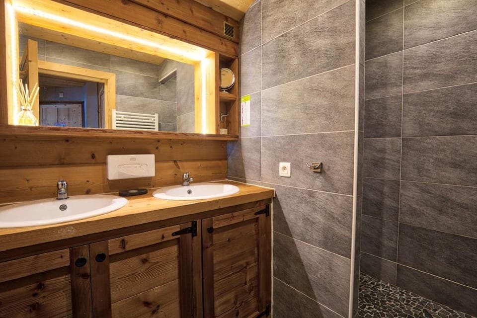 Classic Single Room | Bathroom sink