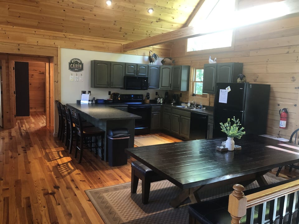 Kitchen and seating for 8+