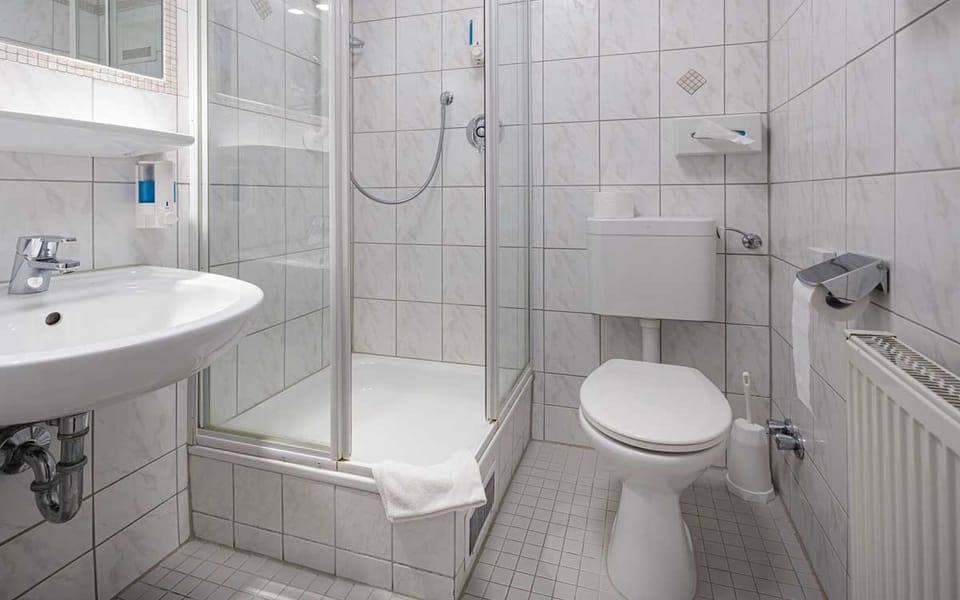 Comfort Single Room | Bathroom | Towels