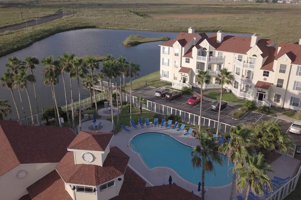 Beach Club resort-style living ~ pool, lake, and sea a stroll away!