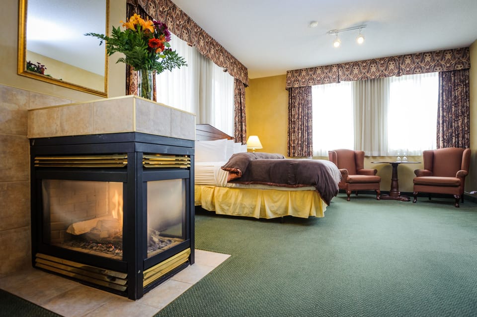 Family Suite, 1 King Bed with Sofa bed | Desk, blackout drapes, iron/ironing board, free WiFi