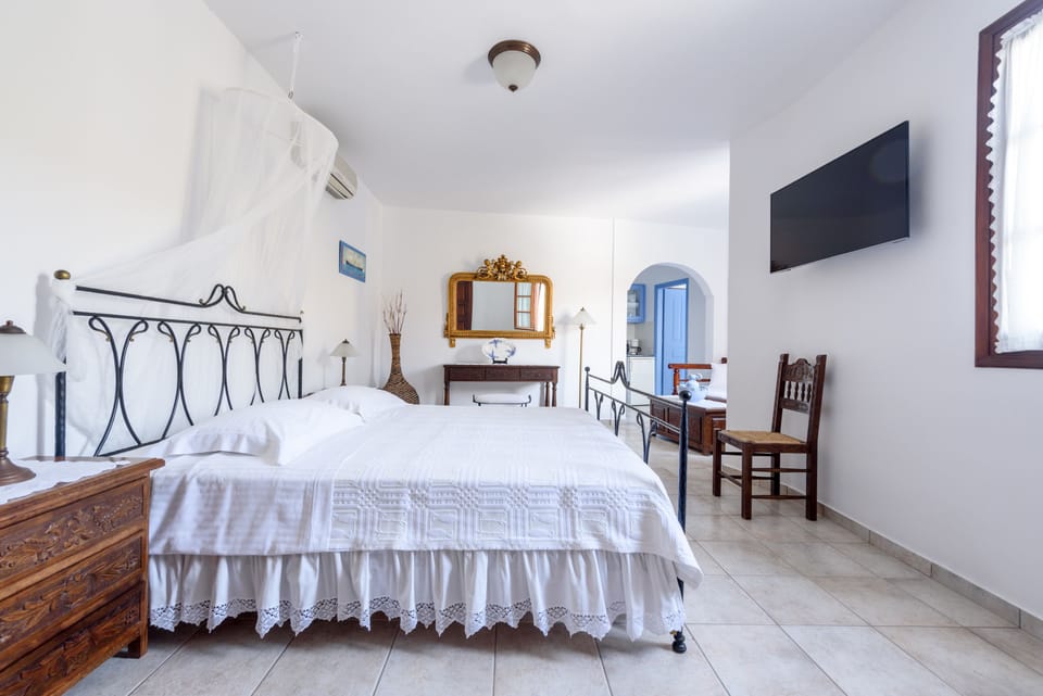 Penthouse 2 Bedroom Apartment | Premium bedding, in-room safe, desk, soundproofing