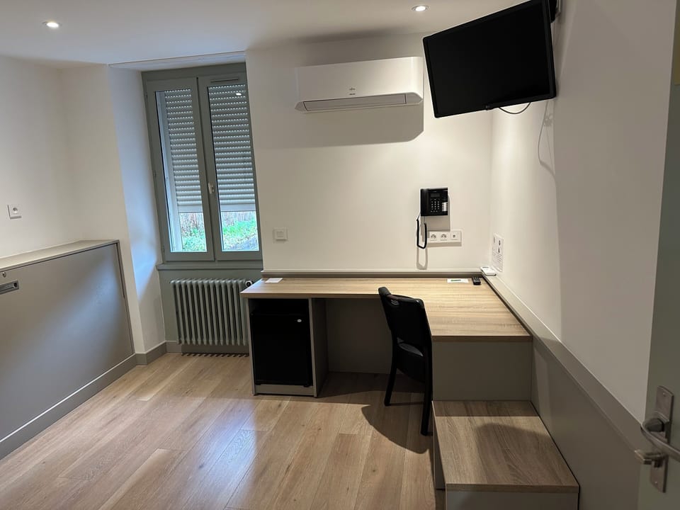 Comfort Triple Room, Multiple Beds, Non Smoking | Minibar, soundproofing, free WiFi, bed sheets