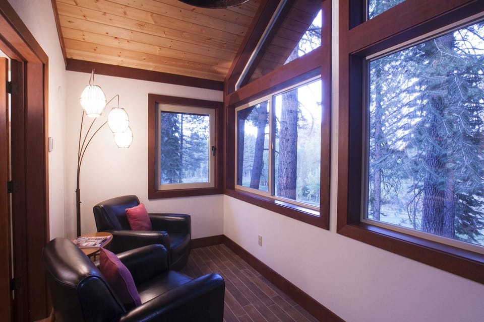 House, 4 Bedrooms | Living room | Smart TV, stereo, offices